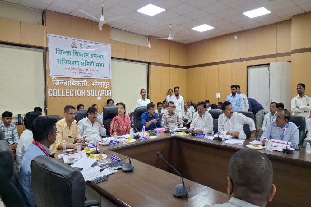 दिशा समितीच्या बैठकीत विकासकामांचा आढावा: खासदार प्रणिती शिंदे यांचा ठाम पवित्रा